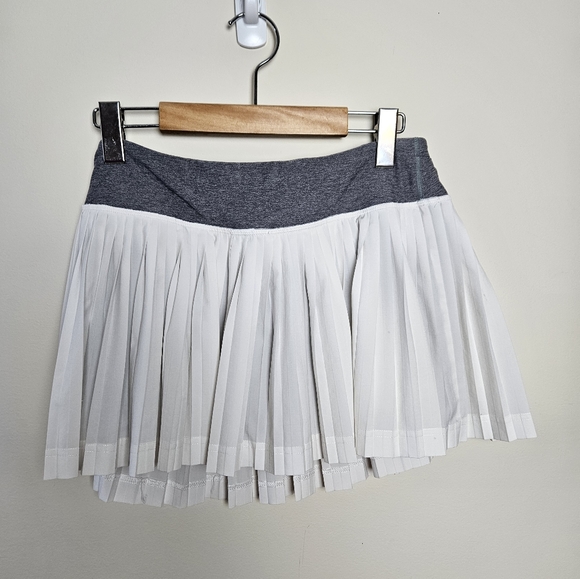 Lululemon skirt - Picture 1 of 6